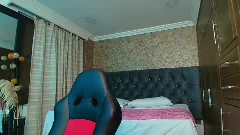 Estella online show from 09/16/25, 10:11