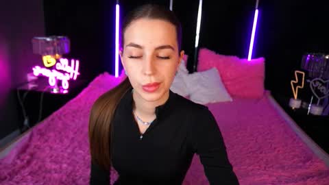 stellahoneywell online show from 10/16/25, 06:58