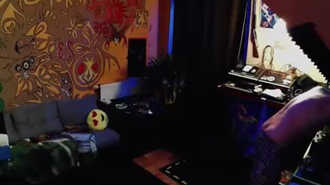 Snapshot of stenlyvrbich chatting on 03/02/25, 10:59 lee online show from 03/02/25, 10:59