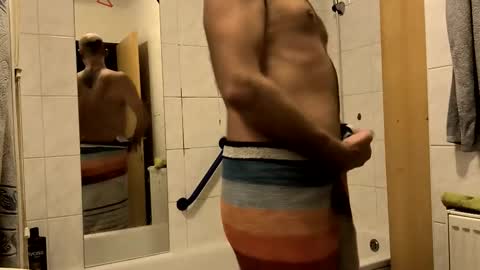 Snapshot of stenlyvrbich chatting on 09/16/25, 03:07 lee online show from 09/16/25, 03:07