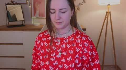 Snapshot of steph_sweet chatting on 12/19/24, 01:07 Emma online show from 12/19/24, 01:07