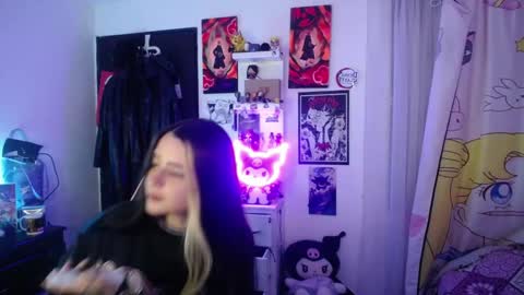 Snapshot of stephani_rousso chatting on 09/25/25, 11:19 joha cosmo online show from 09/25/25, 11:19