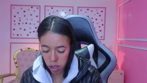 Stephania online show from 10/15/25, 11:43