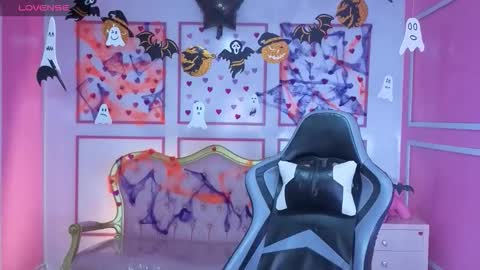 Stephania online show from 10/30/25, 11:44