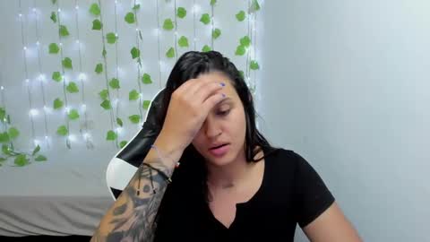 Snapshot of stephanie_ross_ chatting on 12/19/24, 12:34 Stephanie online show from 12/19/24, 12:34