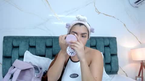 Stefanny online show from 11/16/25, 01:11