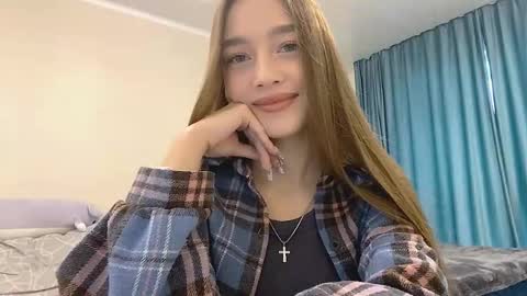 Snapshot of stepheniepettry chatting on 10/16/25, 12:06 Hello My name is Adele im new model here and little but shy but curious. online show from 10/16/25, 12:06