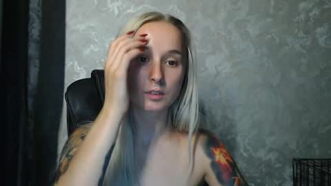 Snapshot of stephiepink chatting on 09/21/25, 08:16 Grace online show from 09/21/25, 08:16