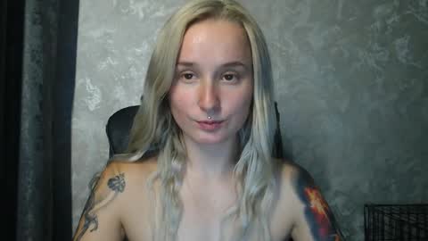 Snapshot of stephiepink chatting on 10/05/25, 08:34 Grace online show from 10/05/25, 08:34