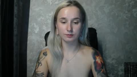 Snapshot of stephiepink chatting on 10/31/25, 09:10 Grace online show from 10/31/25, 09:10