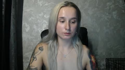 Snapshot of stephiepink chatting on 11/06/25, 11:44 Grace online show from 11/06/25, 11:44