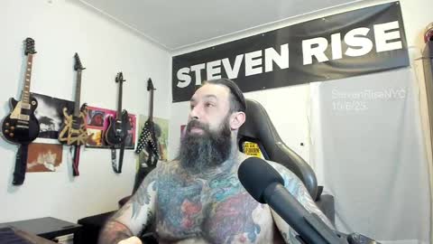 Snapshot of stevenrisenyc chatting on 10/06/25, 12:57 StevenRiseNYC online show from 10/06/25, 12:57