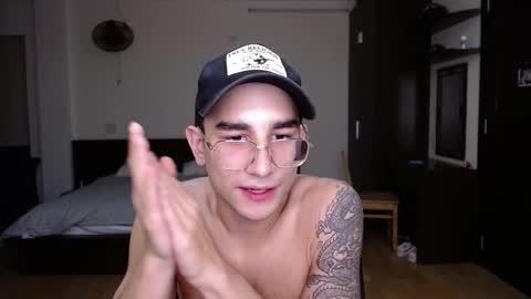 Snapshot of steveoceanbeanhuge chatting on 02/27/25, 05:36 Alex online show from 02/27/25, 05:36