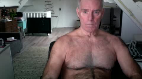 Snapshot of stevetwo chatting on 12/11/24, 10:03 stevetwo online show from 12/11/24, 10:03