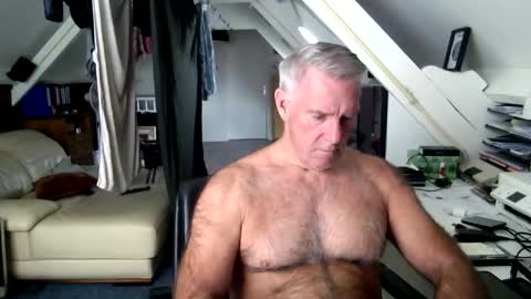 Snapshot of stevetwo chatting on 09/22/25, 11:23 stevetwo online show from 09/22/25, 11:23