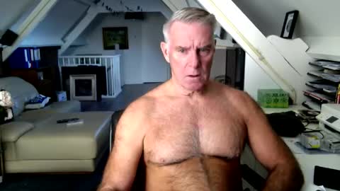 Snapshot of stevetwo chatting on 11/24/25, 01:00 stevetwo online show from 11/24/25, 01:00