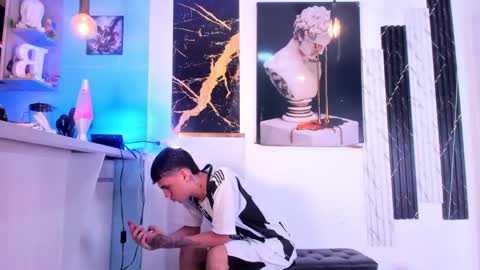 Snapshot of stiiveen_24cm chatting on 02/20/25, 08:50 Stiven brendan online show from 02/20/25, 08:50