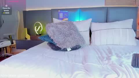 Stone Lee  online show from 01/06/25, 09:30