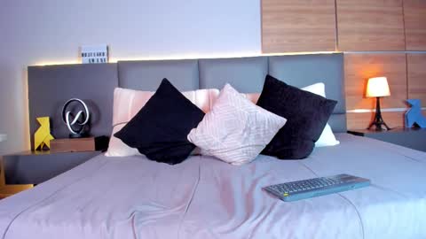 Stone Lee  online show from 02/12/25, 07:55