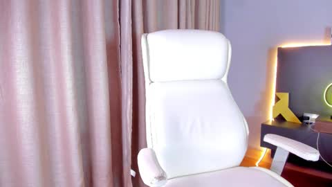 Stone Lee  online show from 02/17/25, 11:02