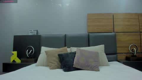 Stone Lee  online show from 10/12/25, 08:41