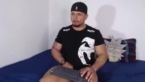 Stone Lee  online show from 11/08/25, 07:19