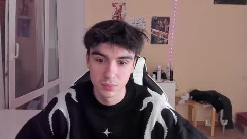 Snapshot of stralght_twinks chatting on 02/09/25, 04:29 Ray online show from 02/09/25, 04:29