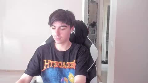 Snapshot of stralght_twinks chatting on 09/29/25, 05:56 Ray online show from 09/29/25, 05:56