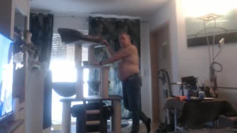 Stranger online show from 10/26/25, 07:03