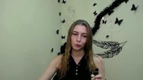 Snapshot of stranger_giirl chatting on 12/21/24, 12:59 Amalia online show from 12/21/24, 12:59