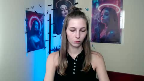 Snapshot of stranger_giirl chatting on 09/19/25, 12:06 Amalia online show from 09/19/25, 12:06