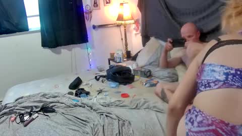 Snapshot of strangestslut chatting on 10/01/25, 01:17 strangestslut online show from 10/01/25, 01:17
