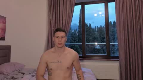 Snapshot of stranggee chatting on 10/14/25, 03:24 Artem online show from 10/14/25, 03:24