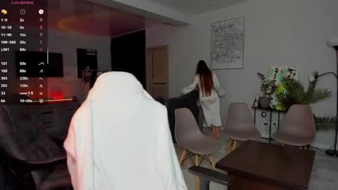 Snapshot of straw_juice chatting on 11/14/25, 02:32 Laura online show from 11/14/25, 02:32