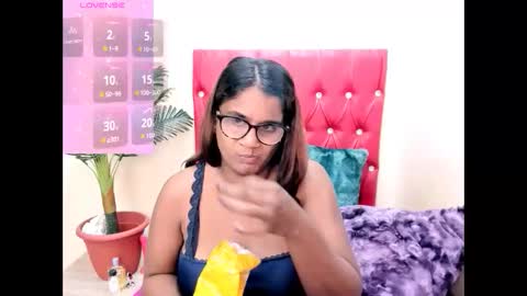 Snapshot of strawberry_lipz chatting on 09/18/25, 06:37 strawberry_lipz online show from 09/18/25, 06:37