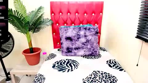 strawberry_lipz online show from 10/07/25, 08:00