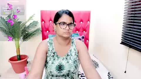 strawberry_lipz online show from 10/14/25, 04:13