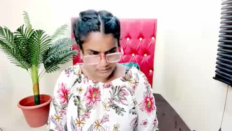 strawberry_lipz online show from 11/10/25, 04:22