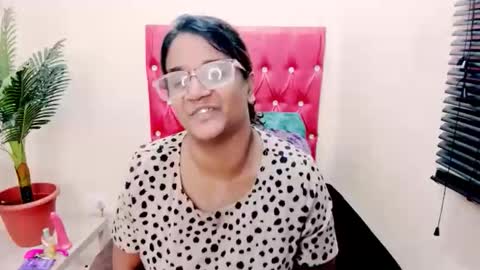 strawberry_lipz online show from 11/18/25, 04:28