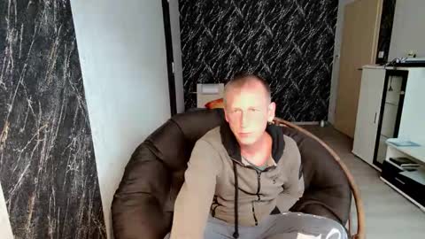 Snapshot of stringslave02 chatting on 09/14/25, 05:01 stringslave02 online show from 09/14/25, 05:01