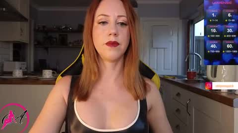 Snapshot of stripmequick chatting on 12/02/24, 10:39 Amorina online show from 12/02/24, 10:39
