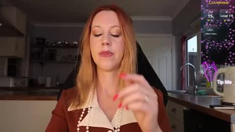 Snapshot of stripmequick chatting on 09/17/25, 09:11 Amorina online show from 09/17/25, 09:11