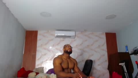 Snapshot of strong_george1 chatting on 09/16/25, 10:33 strong_george1 online show from 09/16/25, 10:33