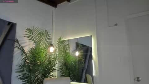 Snapshot of strong_girl_ chatting on 02/26/25, 11:09 Alexa online show from 02/26/25, 11:09