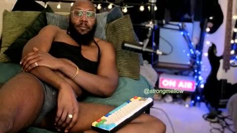 strongmellow online show from 10/27/25, 06:45
