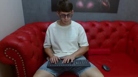 stuart_white online show from 10/05/25, 02:15