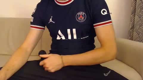 Snapshot of studfromparis chatting on 02/09/25, 03:34 Stud From Paris online show from 02/09/25, 03:34