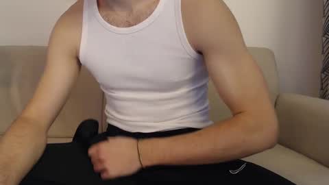 Snapshot of studfromparis chatting on 02/18/25, 02:49 Stud From Paris online show from 02/18/25, 02:49