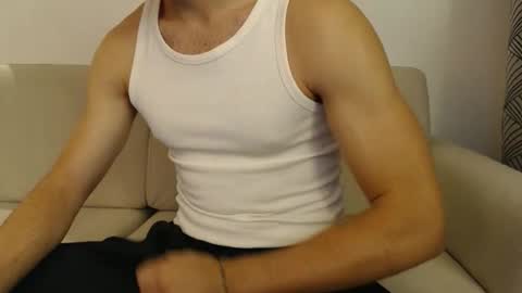 Snapshot of studfromparis chatting on 09/25/25, 05:05 Stud From Paris online show from 09/25/25, 05:05