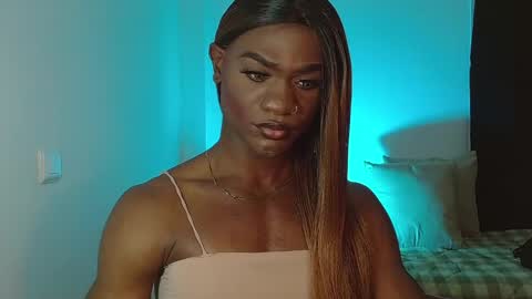 Snapshot of suannyklatten_ chatting on 02/05/25, 01:54 Suanny Klatten It is my account independent online show from 02/05/25, 01:54